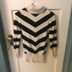 Alice + Olivia chevron turtleneck sweater sz XS